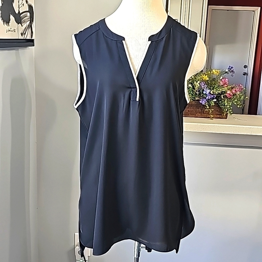 Sioni sleevless women's black with white trim. Size large. New with tags.